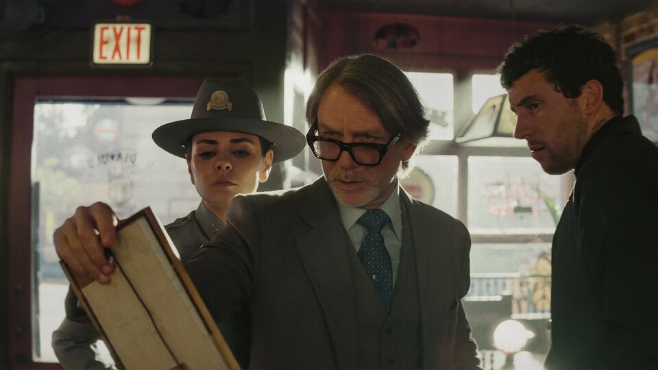 «Достать ножи: Воскрешение покойника». Самовлюбленный детектив про бога, Трампа и прощение