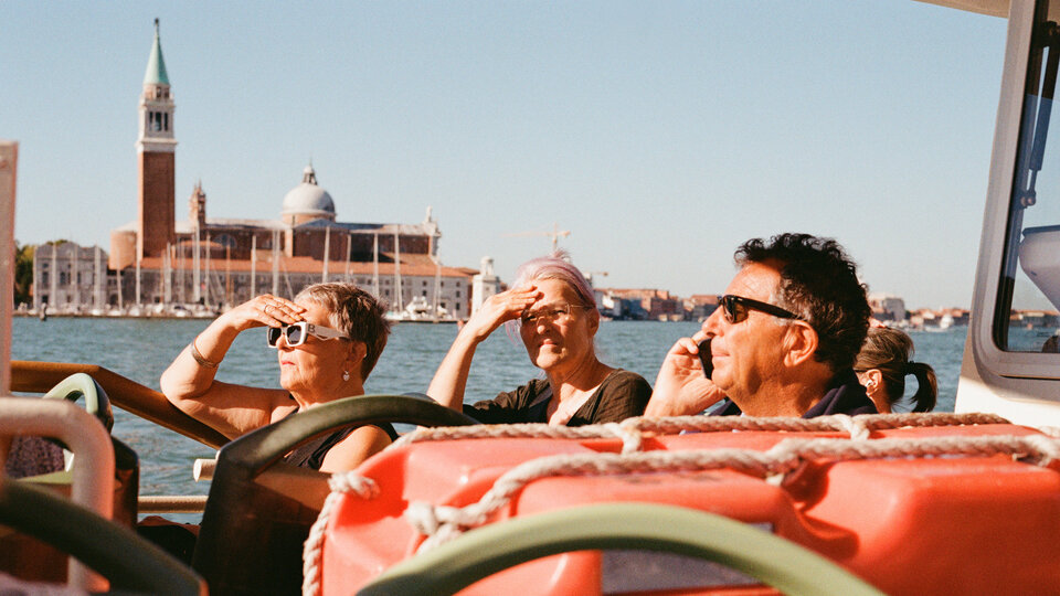 Dolce vita по-венециански. Гости и жизнь фестиваля в пленочном фоторепортаже