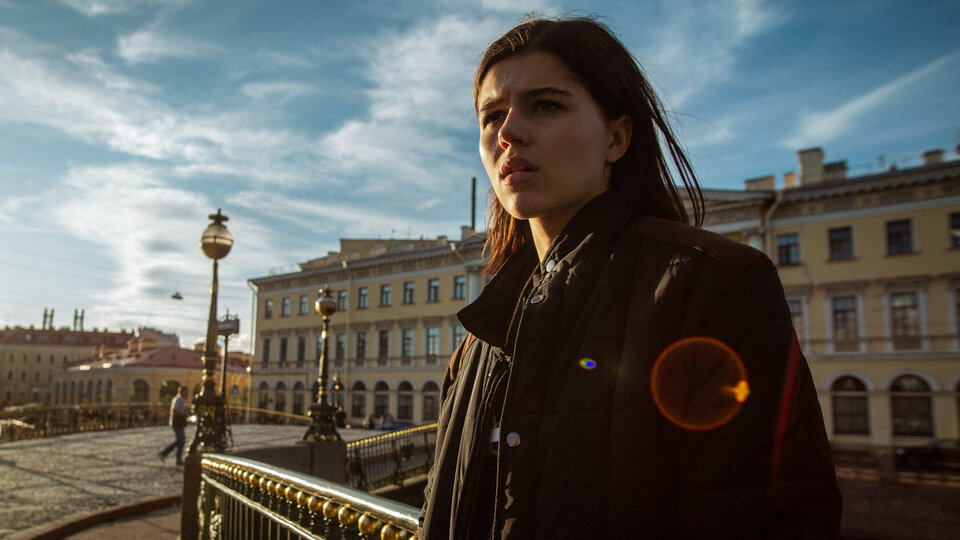 Конкурс «Окна в Европу — 2025»: Артём Кошман изображает грузинского кинематографиста, а Мария Мацель — собачку